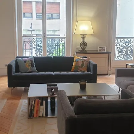 De Standing Apartment *